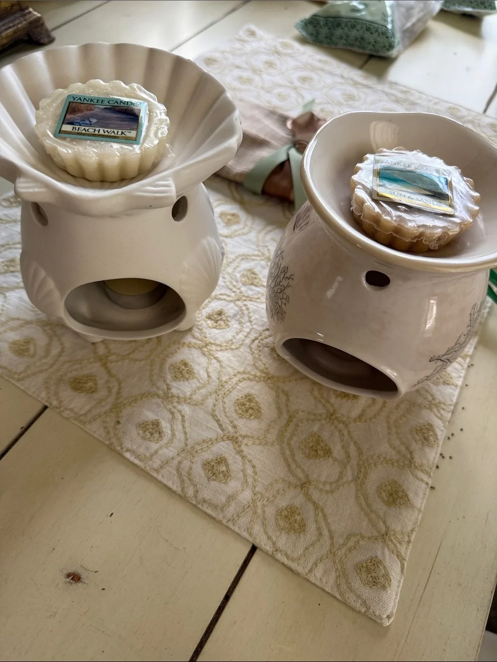 Yankee Candle Cream and White Ceramic Wax Warmers - Set of 2